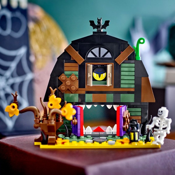 Фото - Конструктор LEGO Iconic Хэллоуинская кладовая (40721)