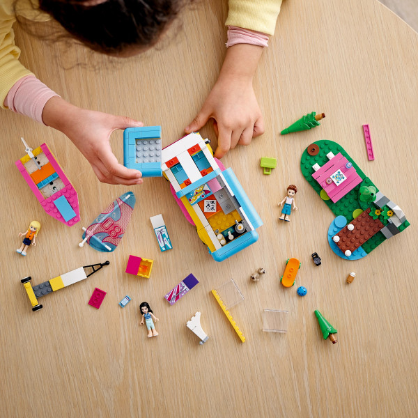 Фото - Конструктор LEGO Friends Лісовий будинок на колесах і вітрильника (41681)