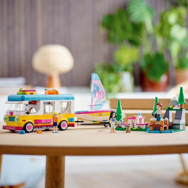 Фото - Конструктор LEGO Friends Лісовий будинок на колесах і вітрильника (41681)
