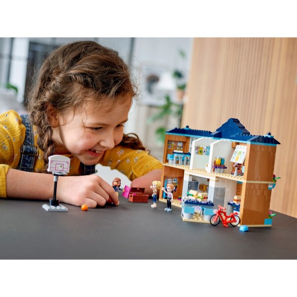 Фото - Конструктор LEGO Friends Школа Хартлейк Сіті (41682)