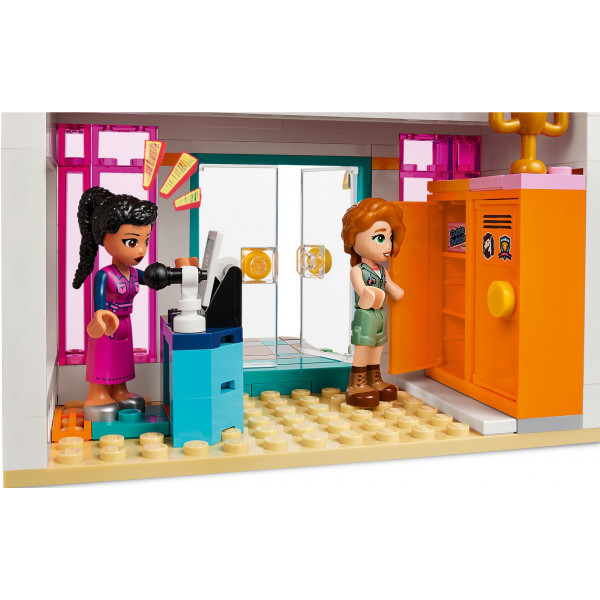 Фото - Конструктор LEGO Friends Хартлейк-Сіті: міжнародна школа (41731)
