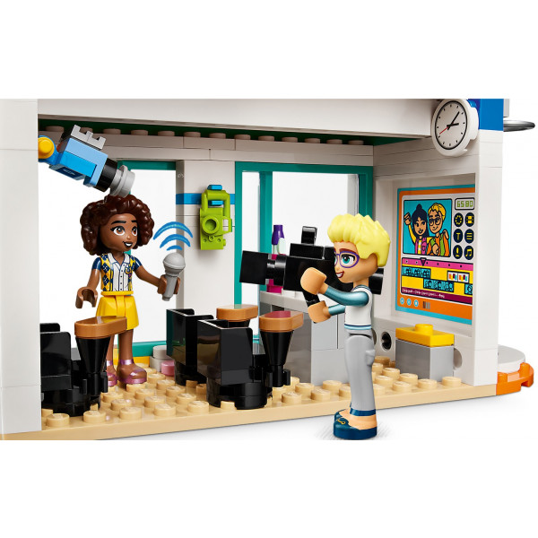 Фото - Конструктор LEGO Friends Хартлейк-Сіті: міжнародна школа (41731)