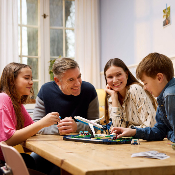 Фото - Конструктор LEGO Family Миті з подорожей (41838)