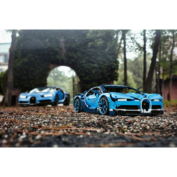 Фото - Конструктор LEGO Technic Автомобиль Bugatti Chiron (42083)