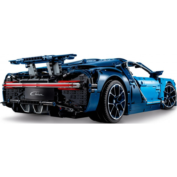 Фото - Конструктор LEGO Technic Автомобиль Bugatti Chiron (42083)