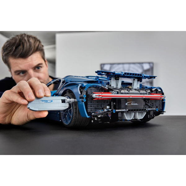 Фото - Конструктор LEGO Technic Автомобиль Bugatti Chiron (42083)