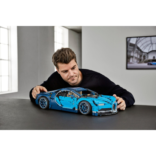 Фото - Конструктор LEGO Technic Автомобиль Bugatti Chiron (42083)