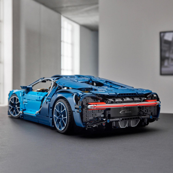 Фото - Конструктор LEGO Technic Автомобиль Bugatti Chiron (42083)