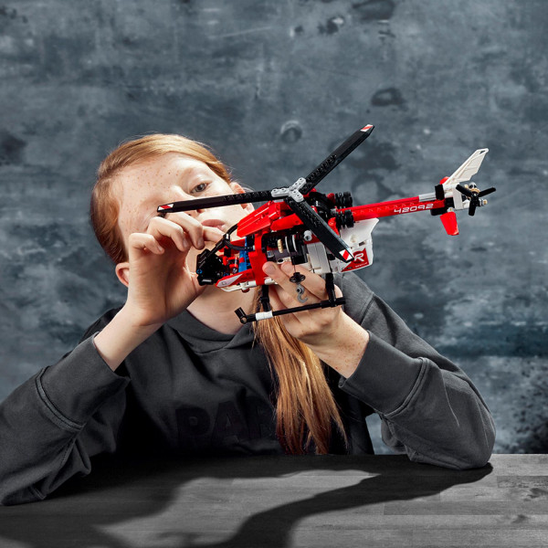 Фото - Конструктор LEGO Technic Technic Рятувальний вертоліт (42 092)