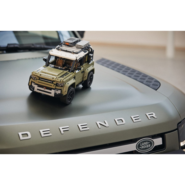 Фото - Конструктор LEGO Technic Land Rover Defender (42110)