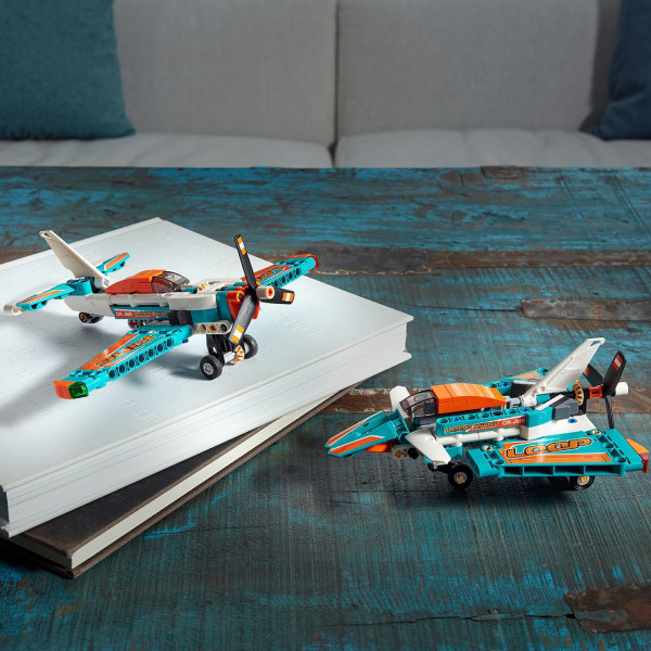Фото - Конструктор LEGO Technic Спортивный самолет (42117)