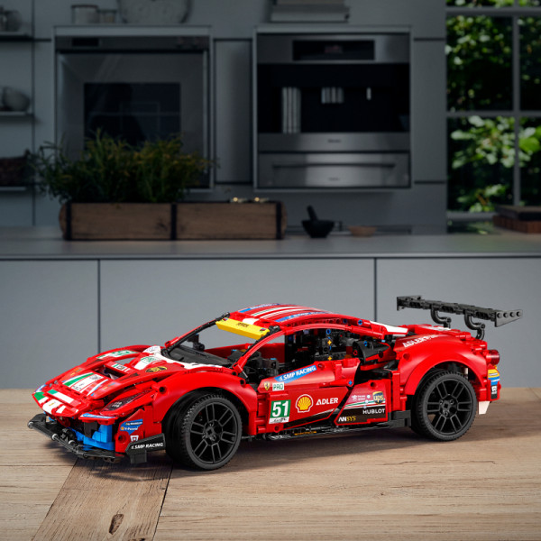 Фото - Конструктор LEGO Technic Ferrari 488 GTE AF Corse №51 (42125)