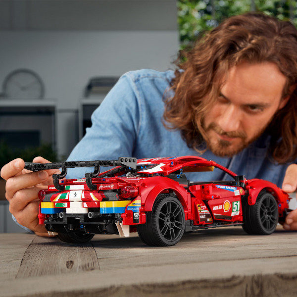 Фото - Конструктор LEGO Technic Ferrari 488 GTE AF Corse №51 (42125)