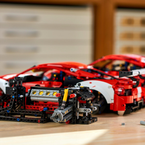 Фото - Конструктор LEGO Technic Ferrari 488 GTE AF Corse №51 (42125)