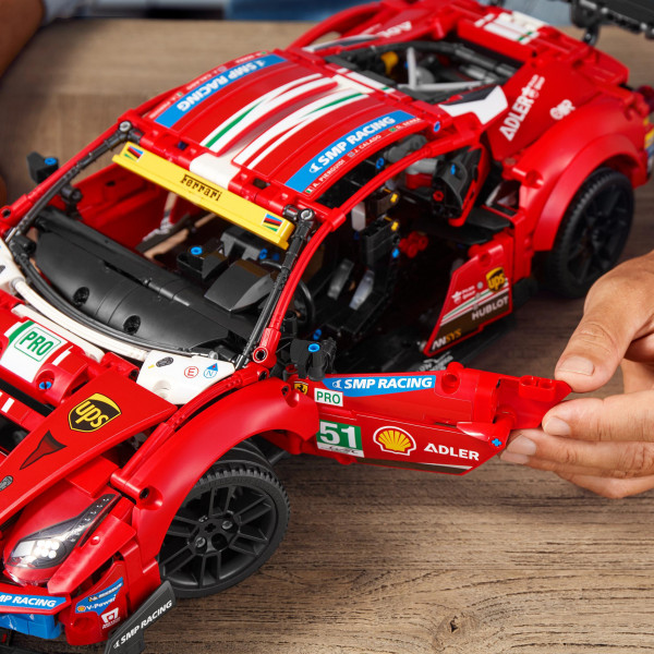 Фото - Конструктор LEGO Technic Ferrari 488 GTE AF Corse №51 (42125)