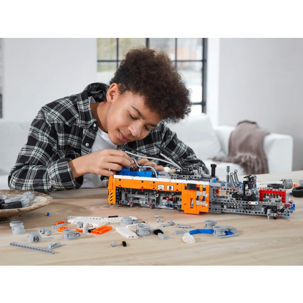 Фото - Конструктор LEGO Technic Вантажний евакуатор (42128)