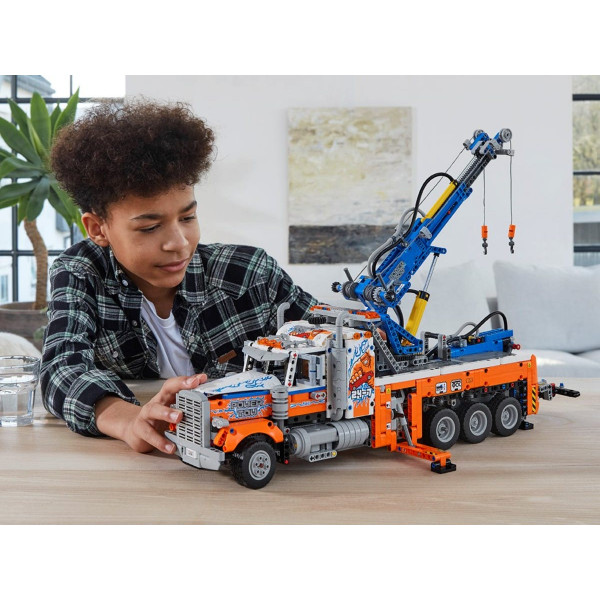 Фото - Конструктор LEGO Technic Вантажний евакуатор (42128)