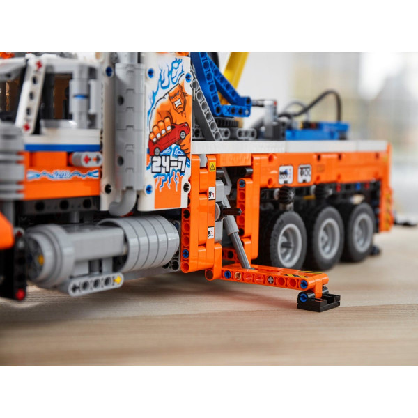 Фото - Конструктор LEGO Technic Вантажний евакуатор (42128)