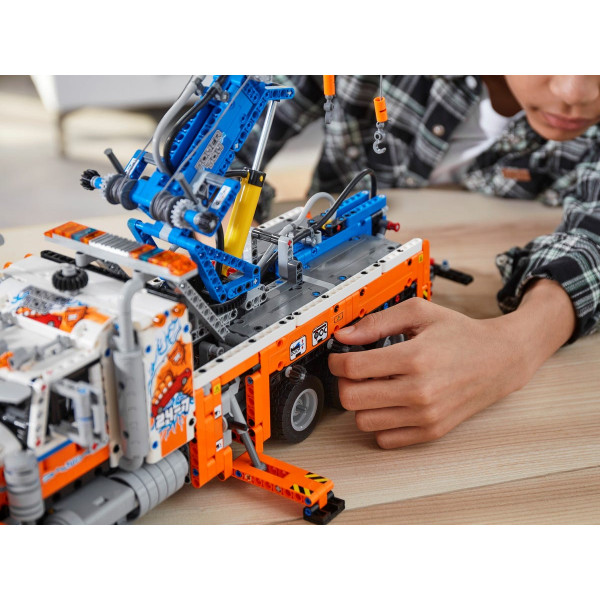 Фото - Конструктор LEGO Technic Вантажний евакуатор (42128)