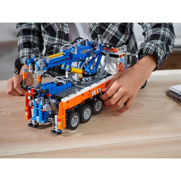 Фото - Конструктор LEGO Technic Вантажний евакуатор (42128)