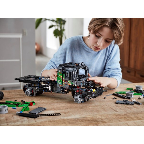 Фото - Конструктор LEGO Technic Повнопривідний вантажівка-позашляховик Mercedes-Benz Zetros (42129)