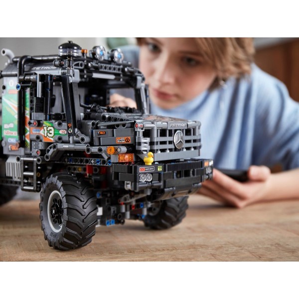 Фото - Конструктор LEGO Technic Повнопривідний вантажівка-позашляховик Mercedes-Benz Zetros (42129)