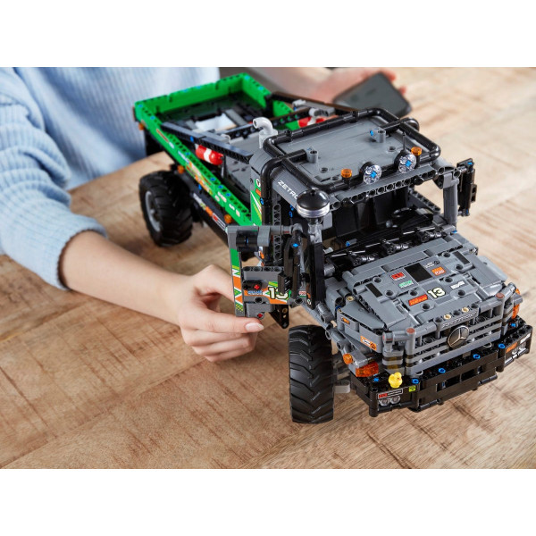 Фото - Конструктор LEGO Technic Повнопривідний вантажівка-позашляховик Mercedes-Benz Zetros (42129)