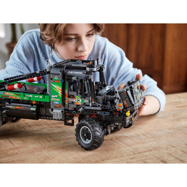 Фото - Конструктор LEGO Technic Повнопривідний вантажівка-позашляховик Mercedes-Benz Zetros (42129)