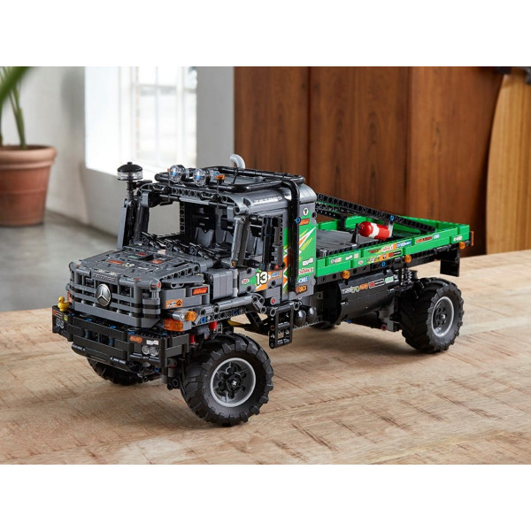 Фото - Конструктор LEGO Technic Повнопривідний вантажівка-позашляховик Mercedes-Benz Zetros (42129)