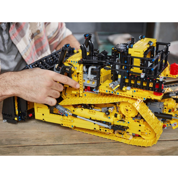 Фото - Конструктор LEGO Technic Бульдозер Cat D11 на пульті управління (42131)