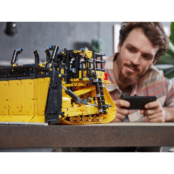 Фото - Конструктор LEGO Technic Бульдозер Cat D11 на пульте управления (42131)