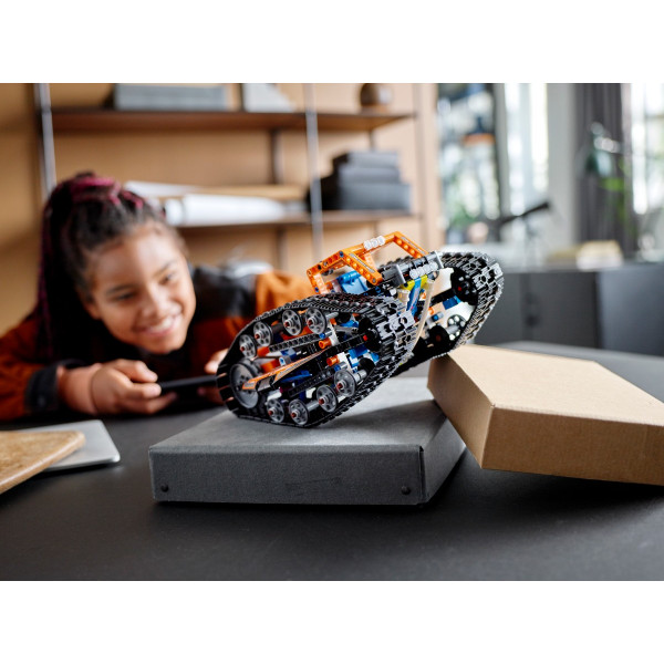 Фото - Конструктор LEGO Technic Машина-трансформер на керуванні з додатка. (42140)