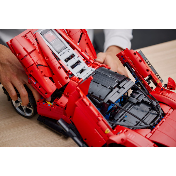 Фото - Конструктор LEGO Technic Ferrari Daytona SP3 (42143)
