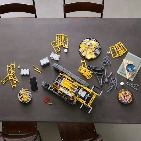 Фото - Конструктор LEGO Technic Гусеничный подъемный кран Liebherr LR 13000 (42146)