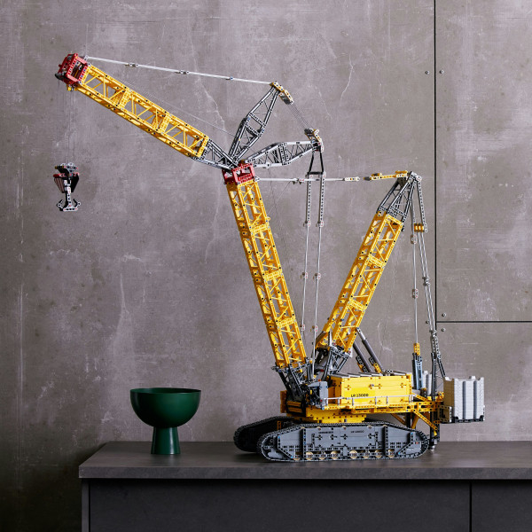 Фото - Конструктор LEGO Technic Гусеничный подъемный кран Liebherr LR 13000 (42146)
