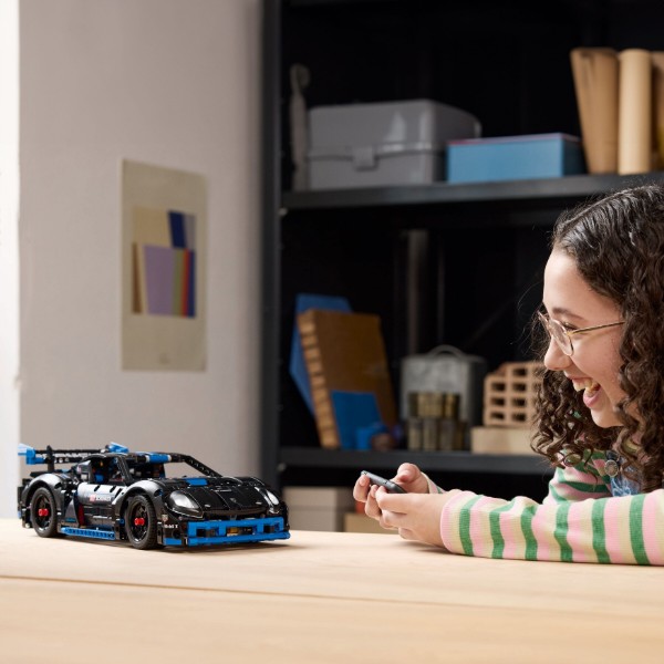 Фото - Конструктор LEGO Technic Автомобіль для перегонів Porsche GT4 e-Performance (42176)