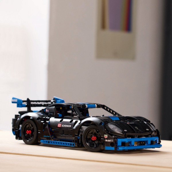 Фото - Конструктор LEGO Technic Автомобіль для перегонів Porsche GT4 e-Performance (42176)
