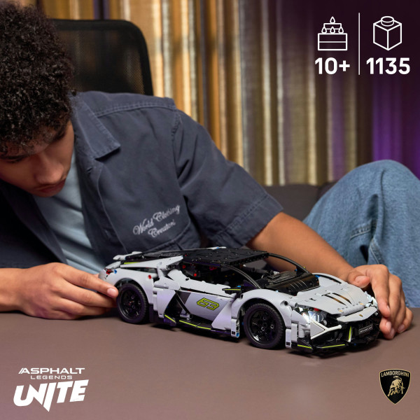 Фото - Конструктор LEGO  Technic Суперкар Lamborghini Revuelto (42214)