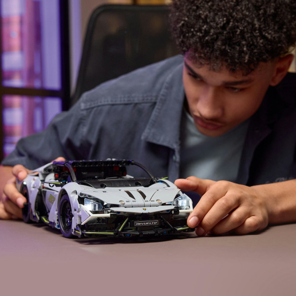 Фото - Конструктор LEGO  Technic Суперкар Lamborghini Revuelto (42214)