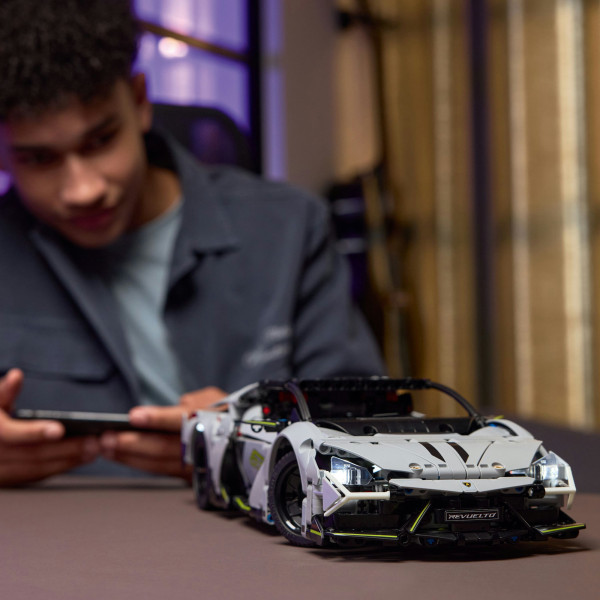 Фото - Конструктор LEGO  Technic Суперкар Lamborghini Revuelto (42214)