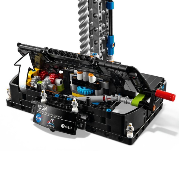 Фото - Конструктор LEGO  Technic Ракета із системою космічного запуску NASA Artemis (42221)