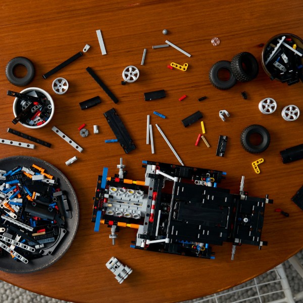 Фото - Конструктор LEGO Technic Форсаж: автомобиль Dodge Charger R/T (42231)