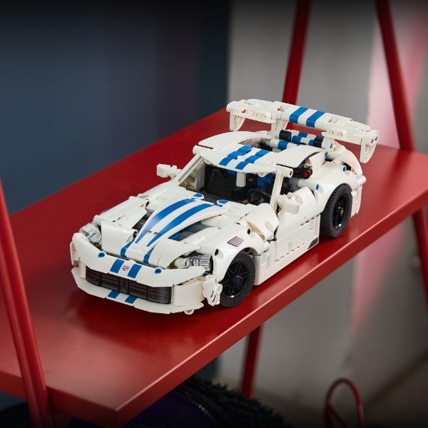 Фото - Конструктор LEGO Technic Спортивный автомобиль Dodge Viper GTS-R (42234)