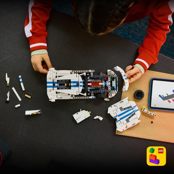 Фото - Конструктор LEGO Technic Спортивный автомобиль Dodge Viper GTS-R (42234)