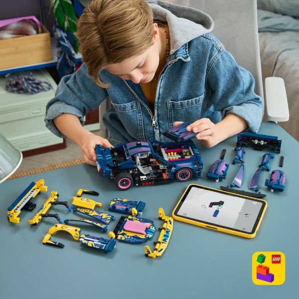 Фото - Конструктор LEGO Technic Тюнинг-гараж с автомобилем Ford Mustang GT (42236)
