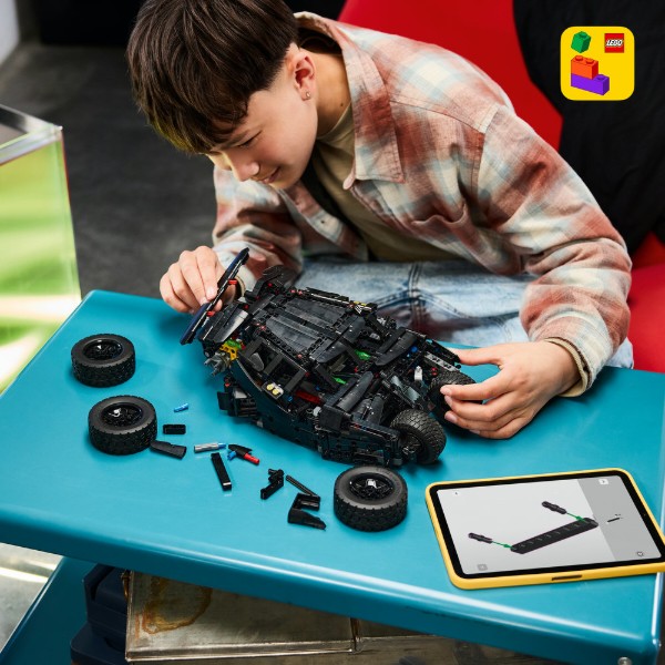 Фото - Конструктор LEGO Technic Batmobile™ Tumbler (42239)