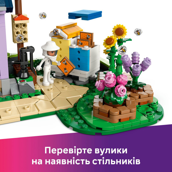 Фото - Конструктор LEGO Friends Будиночок і квітник бджолярів (42669)