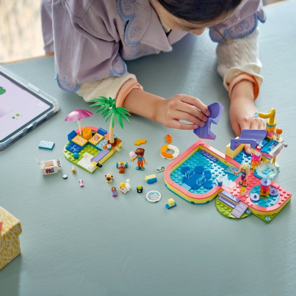 Фото - Конструктор LEGO  Friends Веселий день в аквапарку (42676)