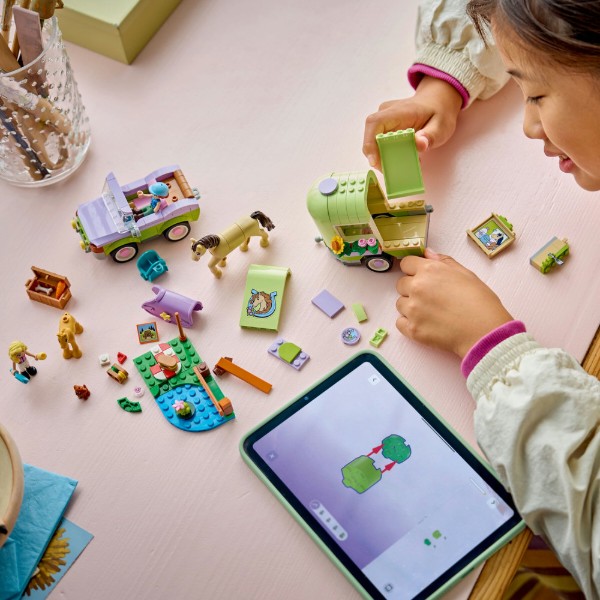 Фото - Конструктор LEGO  Friends Причіп для коня й лошати (42695)