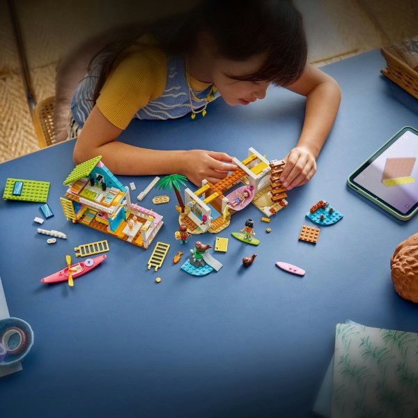 Фото - Конструктор LEGO  Friends Пляжний будиночок з морськими котиками (42699)